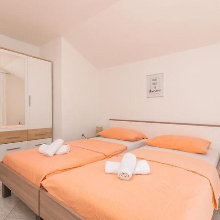Apartments Mikulic Biograd Na Moru Esterno foto