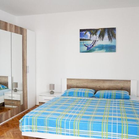 Apartments Mikulic Biograd Na Moru Camera foto
