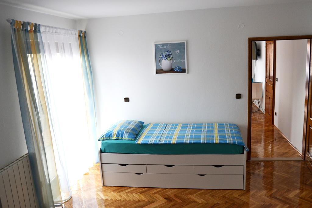 Apartments Mikulic Biograd Na Moru Esterno foto