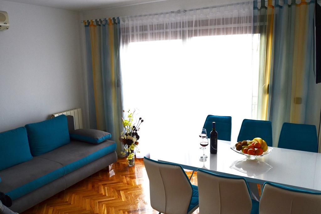 Apartments Mikulic Biograd Na Moru Esterno foto