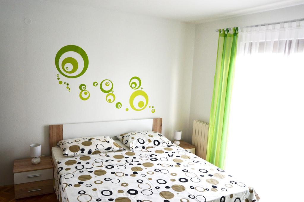 Apartments Mikulic Biograd Na Moru Esterno foto
